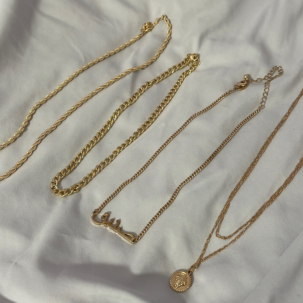 Trendy necklace bundle!